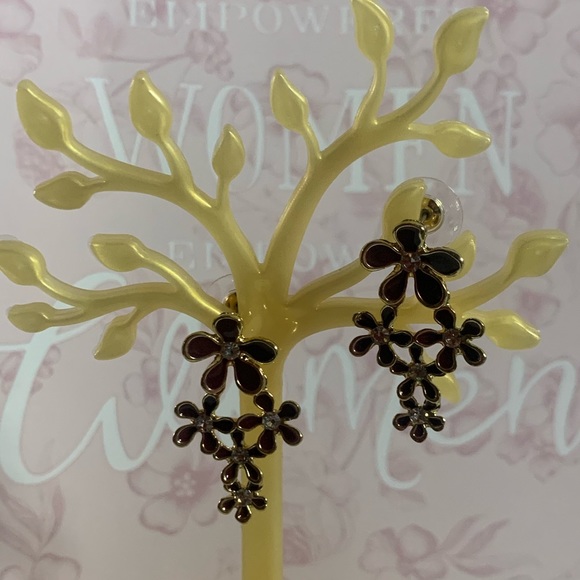 Flower studs - Picture 3 of 4